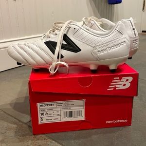 New Balance Hommes soccer shoes. Worn once.